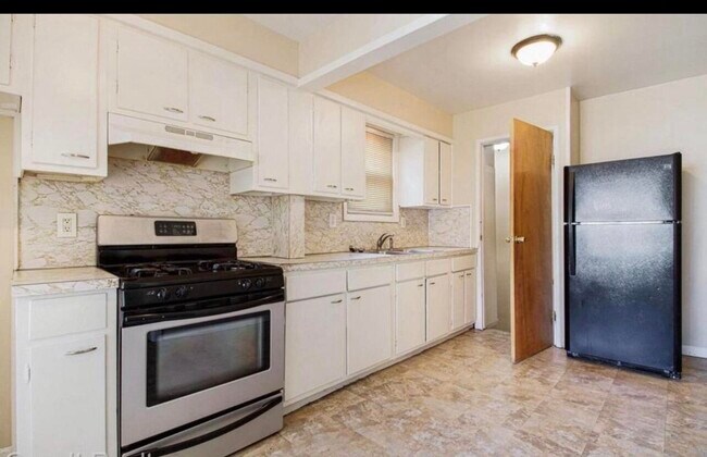 Foto del edificio - 7291 Faust Ave