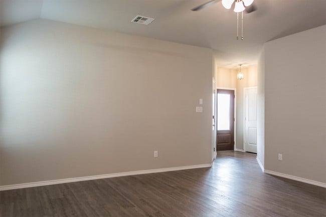 Foto del edificio - 2340 Arctic Warbler