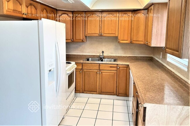 Building Photo - 5140 SW 6th Ct