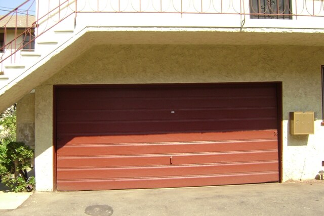 2 Car Garage - Delaware St. Apartments