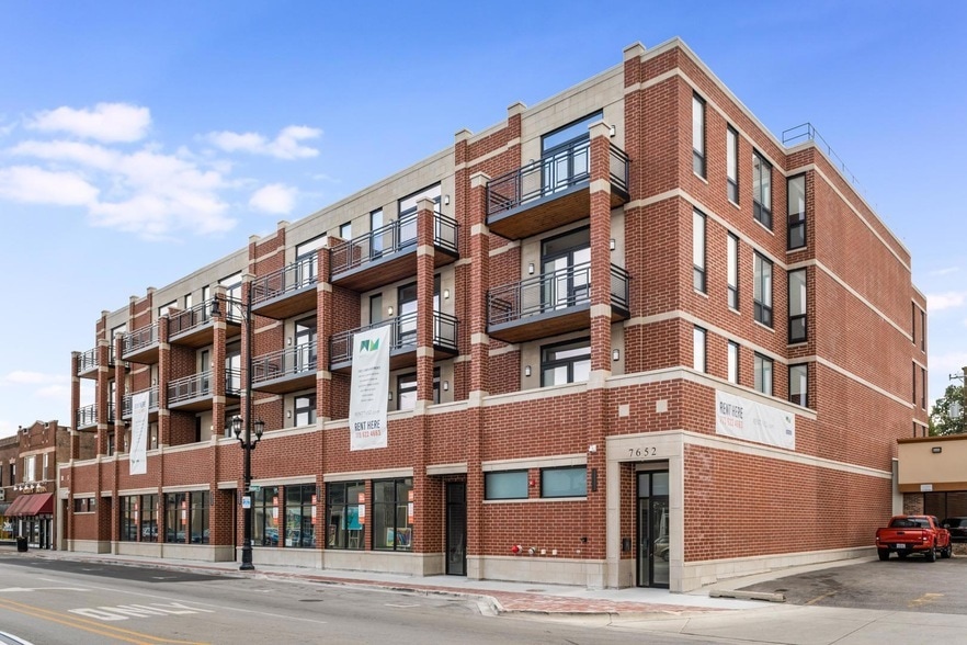 Primary Photo - 7652 Madison Street Unit 412