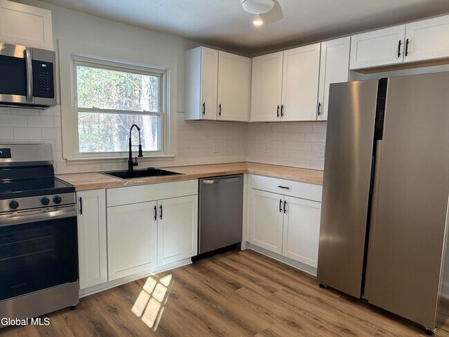 Foto del edificio - 98 Willow St