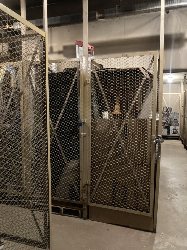Storage - 5601 N Sheridan Rd