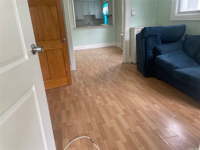 Foto del edificio - 95-18 Waltham St