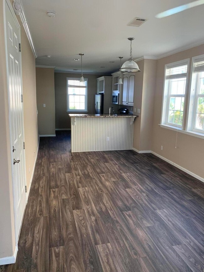 Building Photo - 28527 Channel View Dr