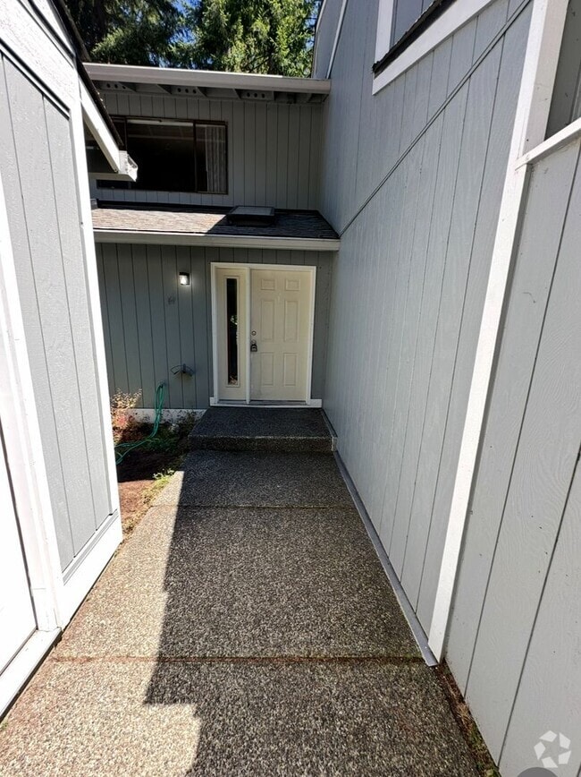 Building Photo - 1500 Lake Park Dr SW