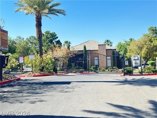 Foto del edificio - 6650 W Warm Springs Rd