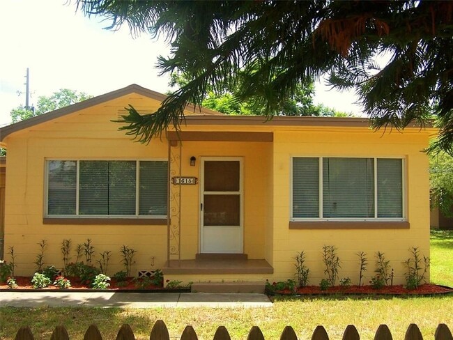 Building Photo - 1615 Crocker Ave