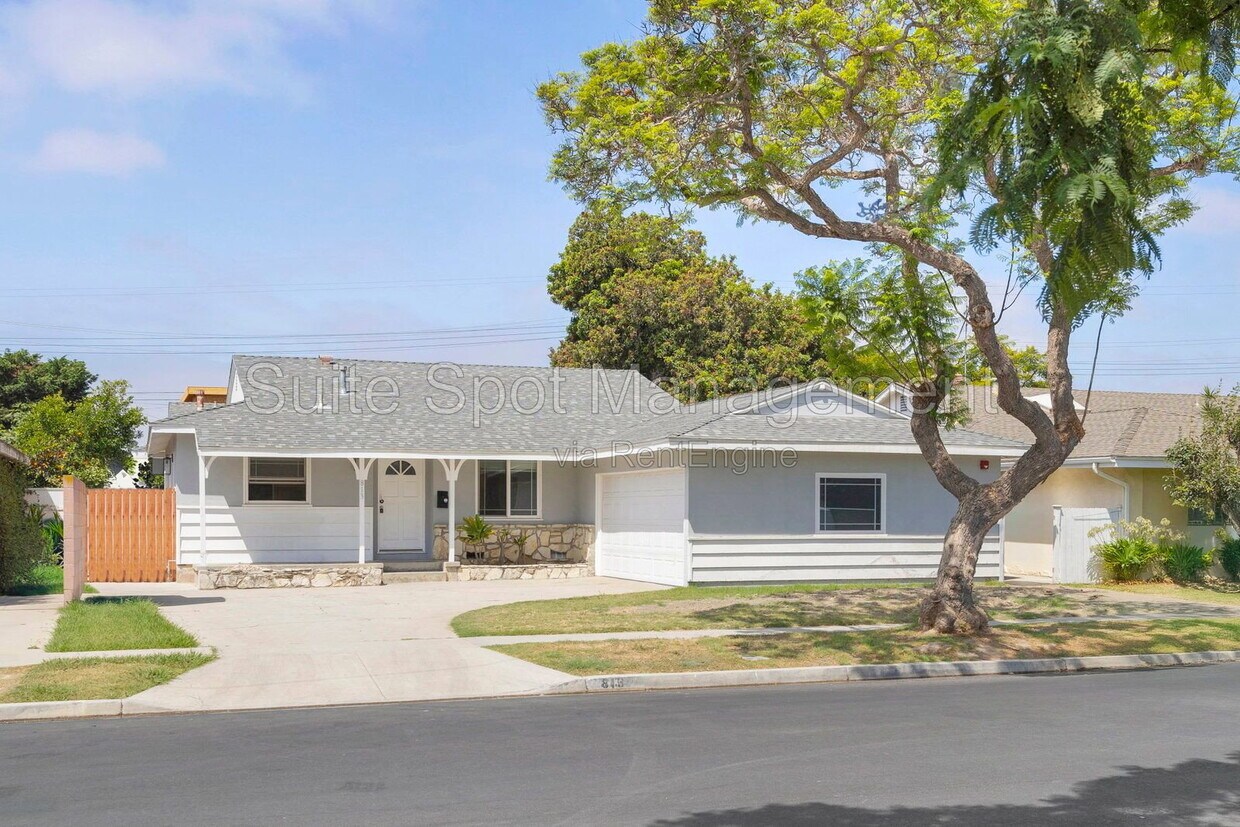 Building Photo - 813 Lees Ave