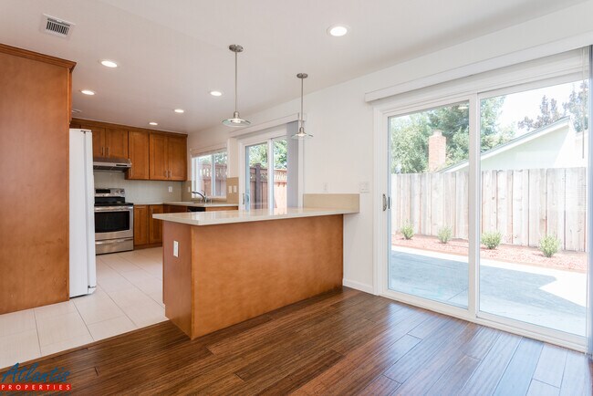 Foto del edificio - Gorgeous Home | Remodeled | Cupertino Schools