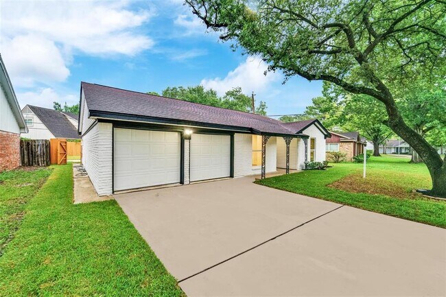 Foto del edificio - 9714 Blankenship Dr