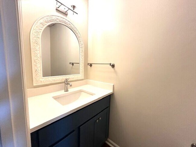 Building Photo - Townhome - 2 Bedroom 1.5 bath