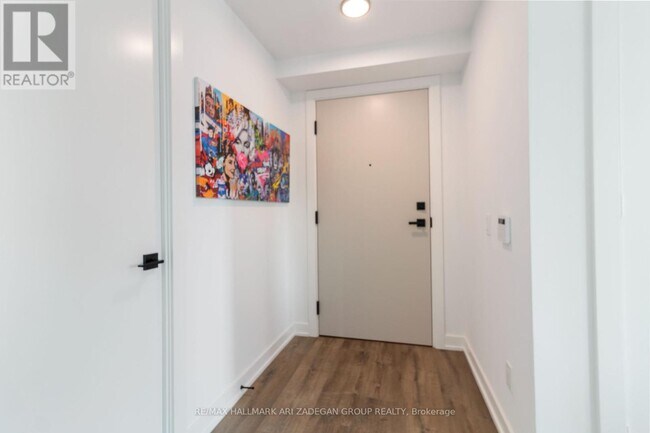 Photo du bâtiment - 327-4327 King St W