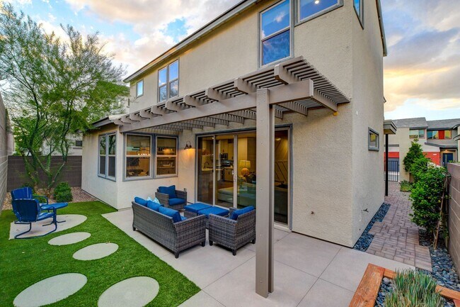 Building Photo - Luxury Fully Furnished Designer Home in Inspirada!