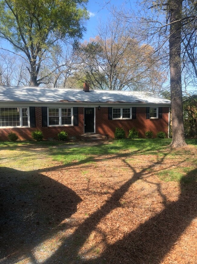 Building Photo - Lovely Brick Ranch Home in Monroe