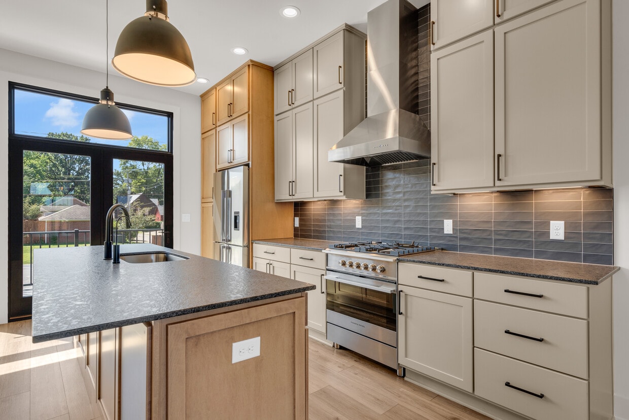 kitchen - 671 E 16th St