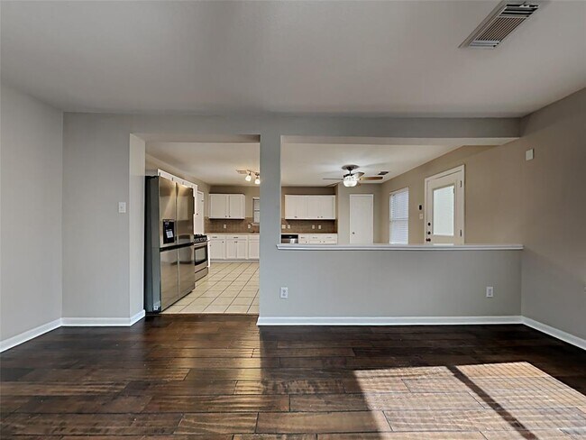 Foto del edificio - 8110 Stagewood Dr