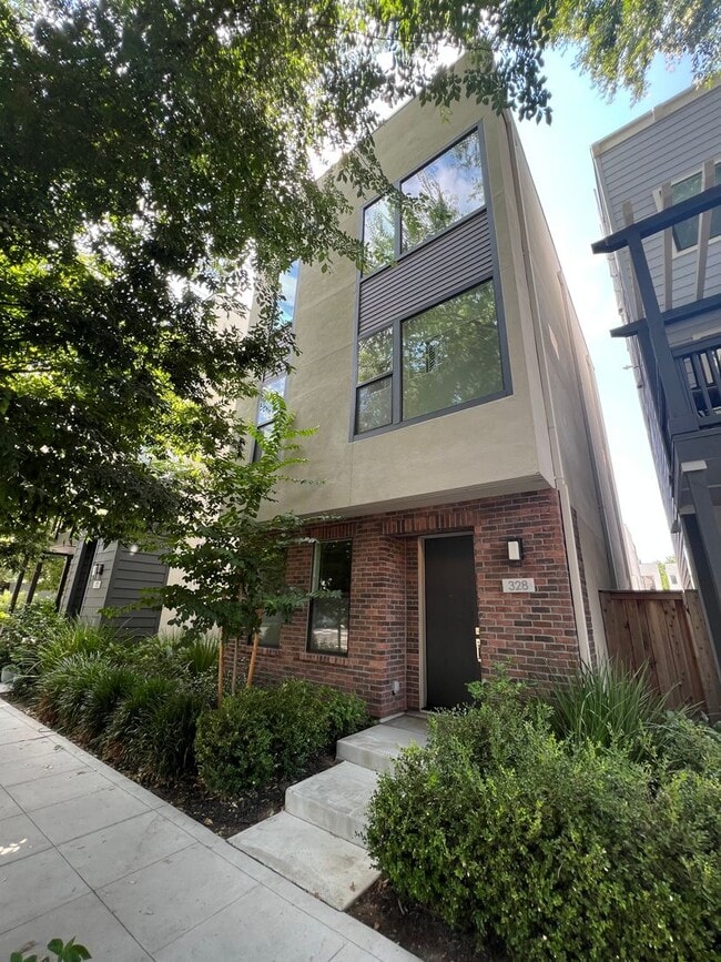 Building Photo - 328 11th St