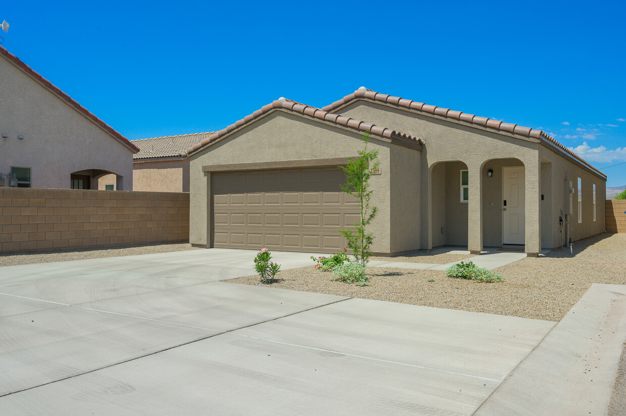 Primary Photo - 2389 Cottonwood Dr