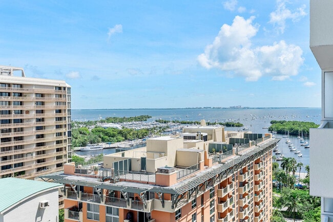 Foto del edificio - 2889 McFarlane Rd