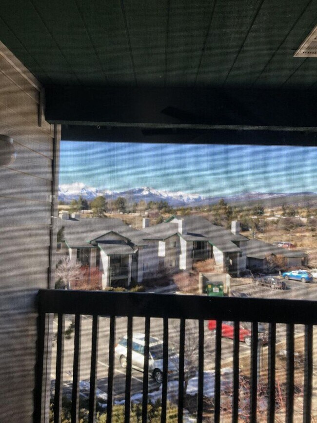 Foto del edificio - This fully remodeled 2 bedroom, 2 bath con...