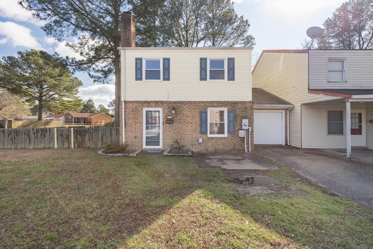 Primary Photo - Swanky West Chesapeake 3BR/2.5BA End Unit ...