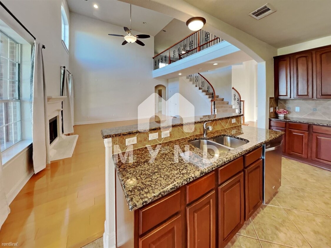 Primary Photo - 4 br, 3.5 bath House - 104 Whitley Dr