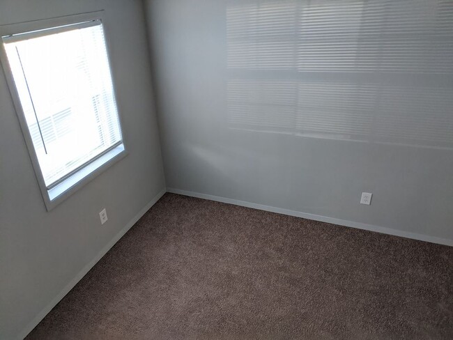 Building Photo - Come enjoy Richmond living at Colorado Manor
