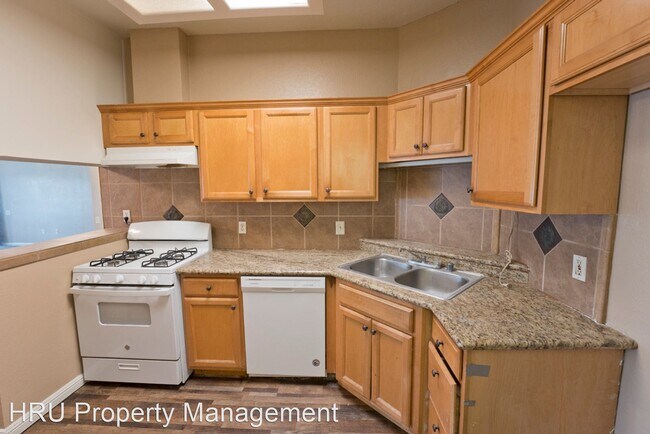 Building Photo - 2 br, 1.5 bath House - 3601 Sampson Ct #D