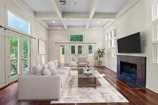 Foto del edificio - 3307 Rivercrest Dr