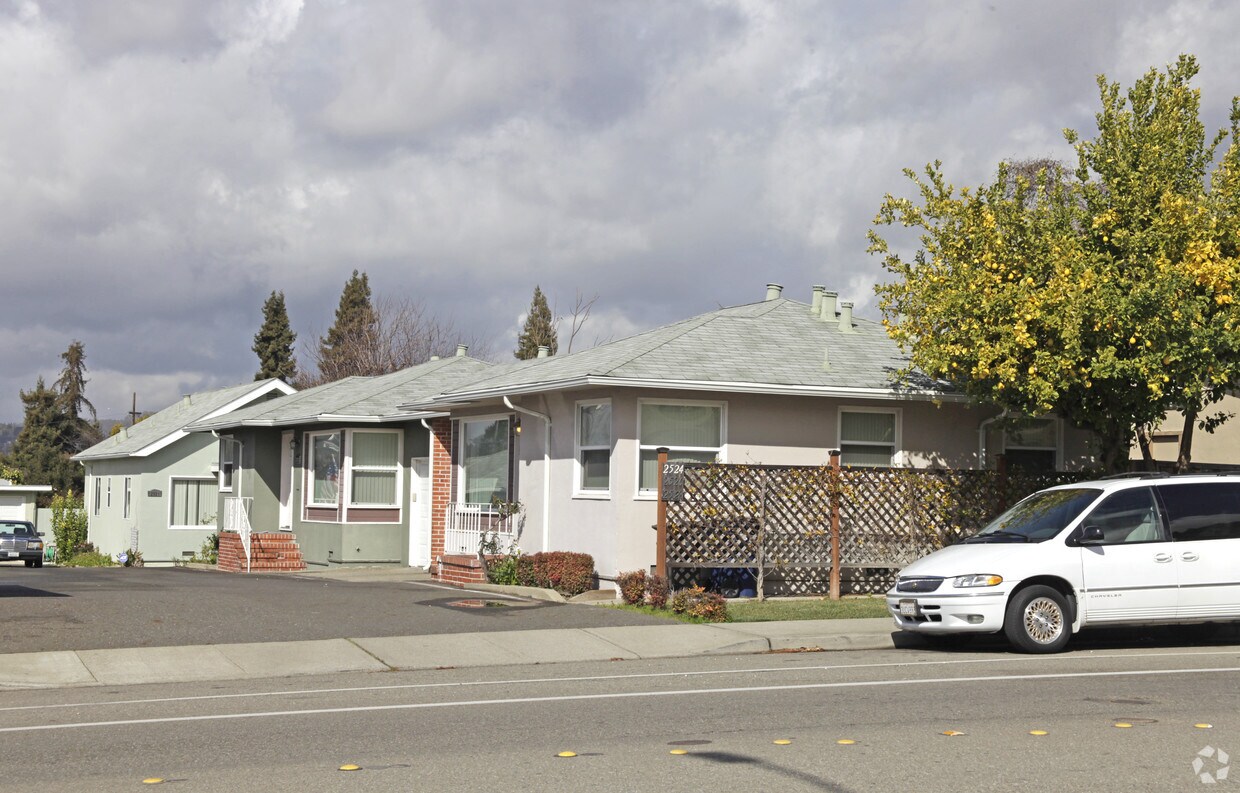 Foto del edificio - 2518-2528 Grove Way