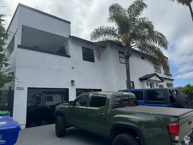 Building Photo - 7005 La Jolla Blvd