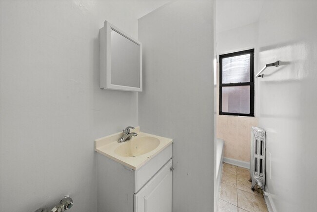Interior Photo - 5417 Kenmore LLC