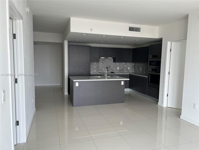 Foto del edificio - 7661 NW 107th Ave