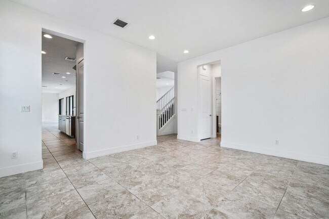 Foto del edificio - 13644 Dumont Rd