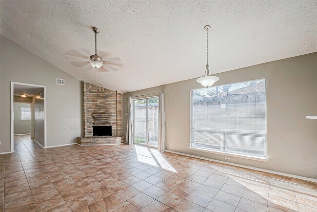 Foto del edificio - 5105 Beaver Hollow Dr