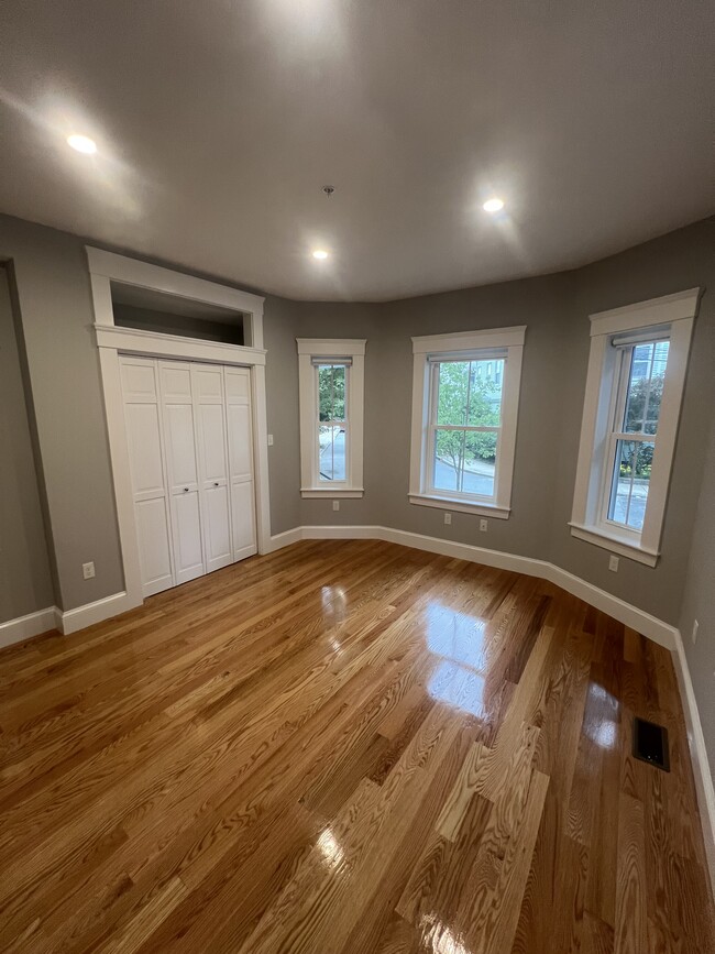 Building Photo - Brightly Renovated 4-Bed / 2-Bath • 1,800 sq