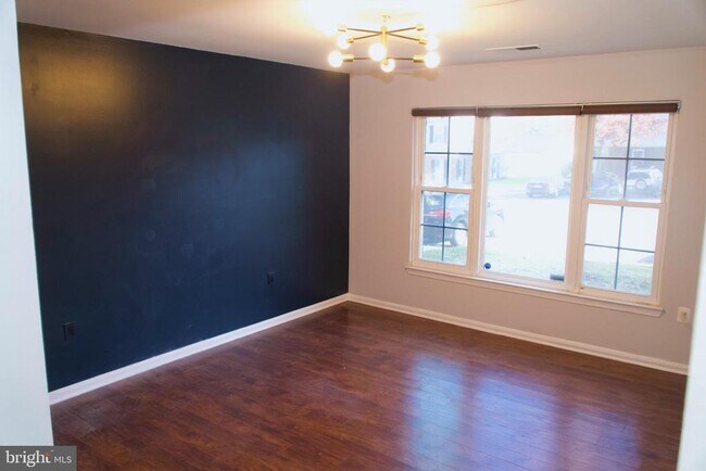 Foto del edificio - 7710 Merrick Ln