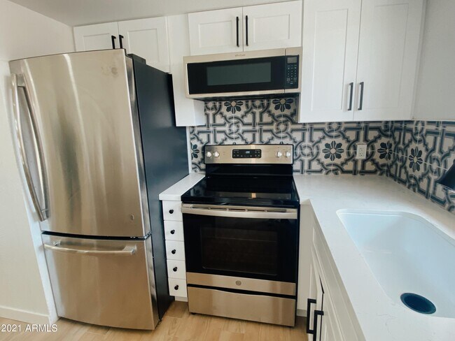 Foto del edificio - 1320 E Bethany Home Rd