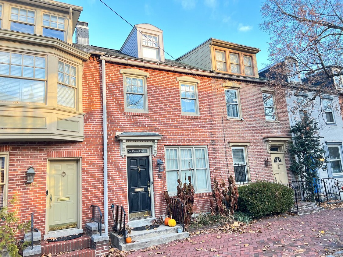 Primary Photo - Beautiful 3 Bedroom on Boas St