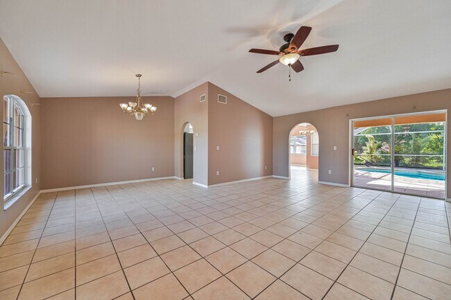 Foto del edificio - CAPE CORAL POOL HOME AVAILABLE NOW!