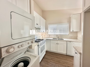 Building Photo - 2-Bedroom Condo Bayshore Community Near Beach