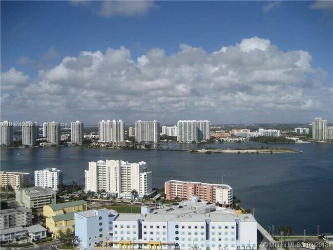 Foto del edificio - 18201 Collins Ave