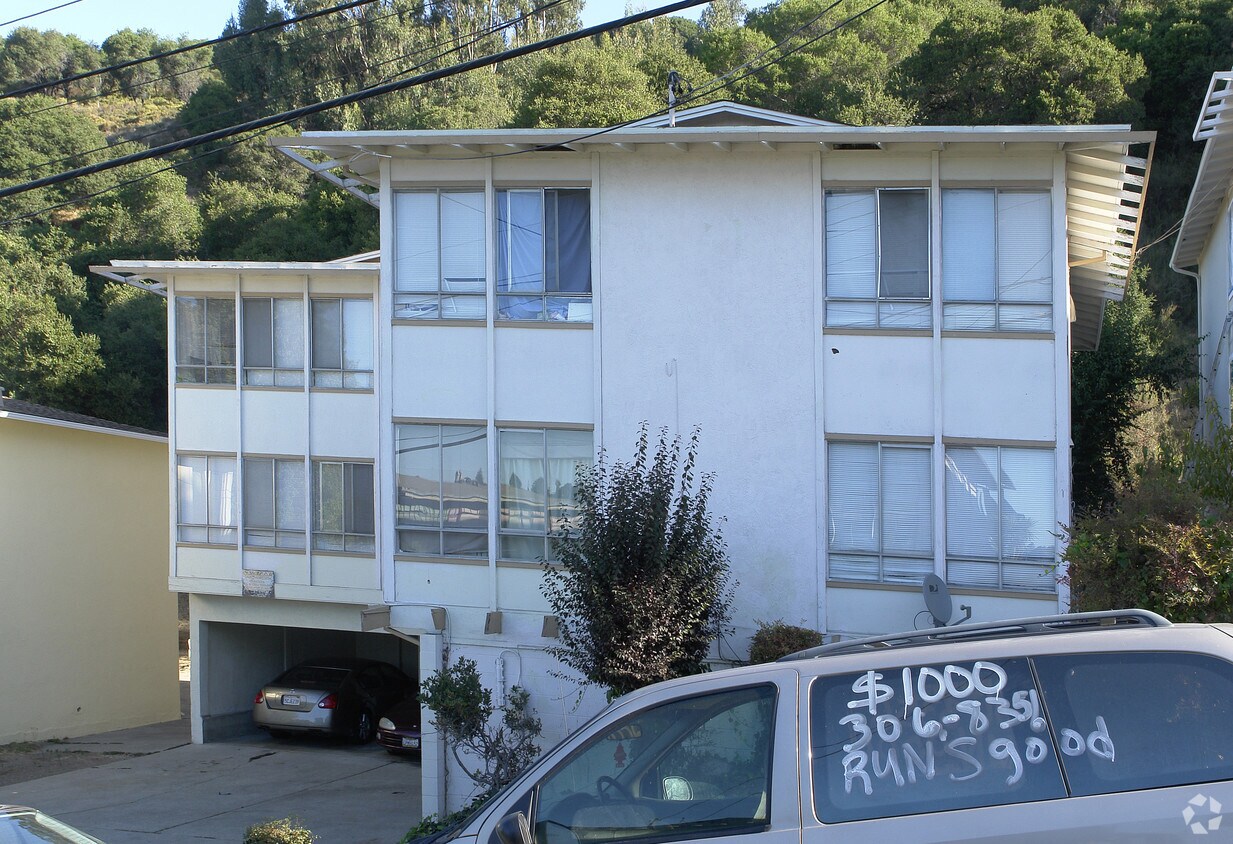 Building Photo - 8055 Greenridge Dr
