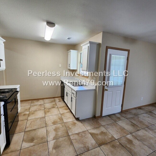 Building Photo - 844 Lariat St