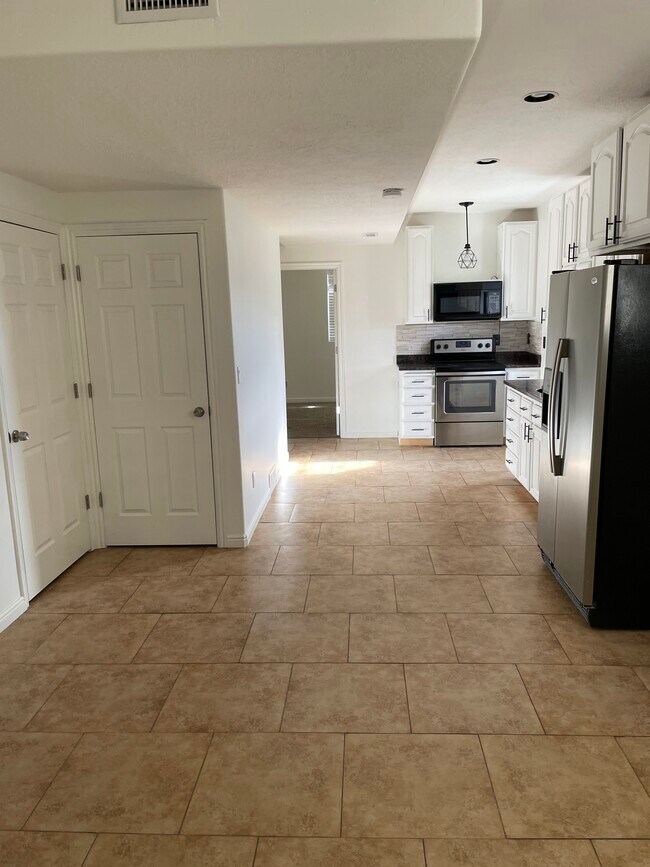 Building Photo - 4566 E Ponderosa Way