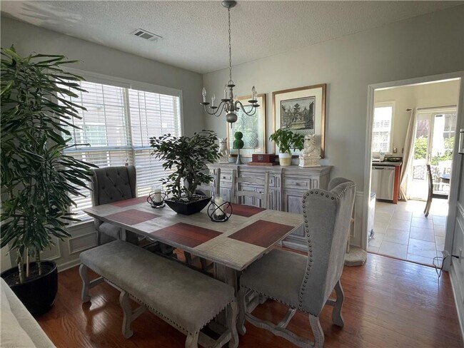 Building Photo - 8960 Friarbridge Dr