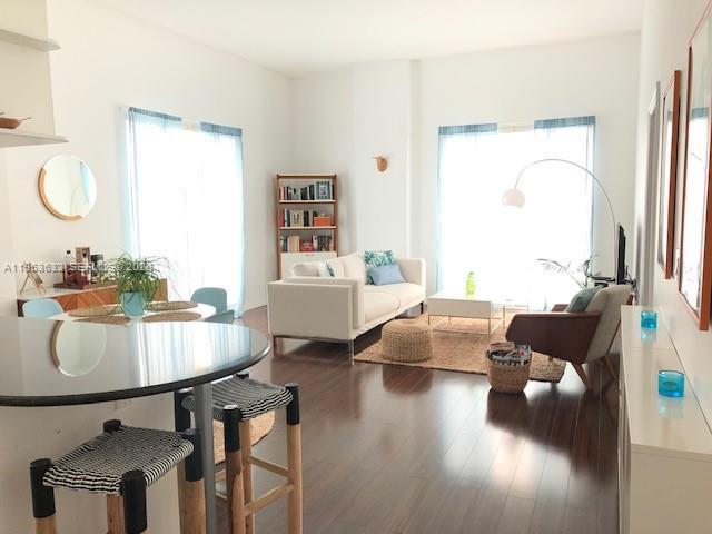 Foto del edificio - 7290 SW 90th St