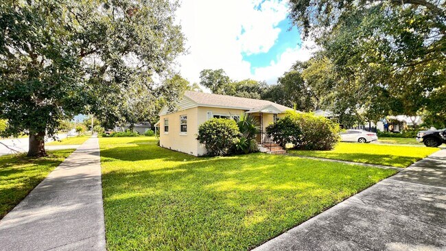 Foto del edificio - Beautiful Home In College Park!