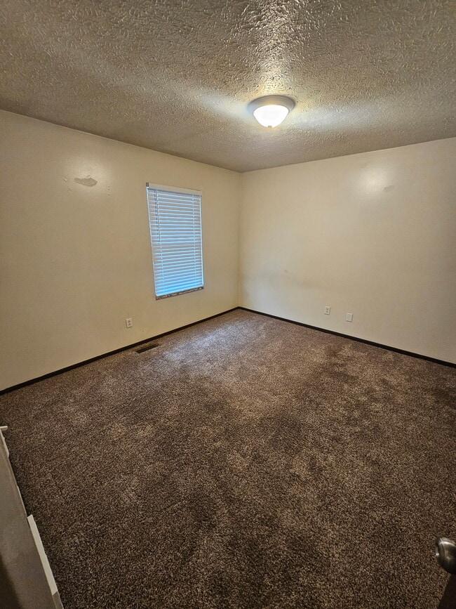 Building Photo - 153 Elm St